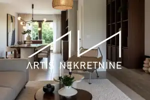 Three-Bedroom Penthouse with Breathtaking Sea & Mountain Views, Vinjerac – Only 30 m from the Sea!