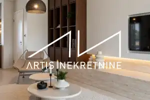 Three-Bedroom Penthouse with Breathtaking Sea & Mountain Views, Vinjerac – Only 30 m from the Sea!