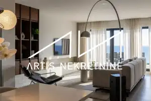 Three-Bedroom Penthouse with Breathtaking Sea & Mountain Views, Vinjerac – Only 30 m from the Sea!
