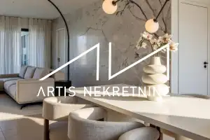 Three-Bedroom Penthouse with Breathtaking Sea & Mountain Views, Vinjerac – Only 30 m from the Sea!