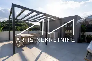 Three-Bedroom Penthouse with Breathtaking Sea & Mountain Views, Vinjerac – Only 30 m from the Sea!