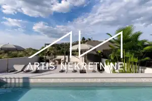 Three-Bedroom Penthouse with Breathtaking Sea & Mountain Views, Vinjerac – Only 30 m from the Sea!