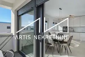 ZADAR, BORIK, DUGOROČNI NAJAM, TROSOBAN STAN S VELIKIM POTENCIJALOM!