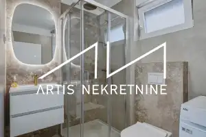 ZADAR, BORIK, DUGOROČNI NAJAM, TROSOBAN STAN S VELIKIM POTENCIJALOM!