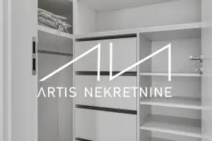 ZADAR, BORIK, DUGOROČNI NAJAM, TROSOBAN STAN S VELIKIM POTENCIJALOM!