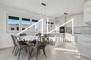 ZADAR, BORIK, DUGOROČNI NAJAM, TROSOBAN STAN S VELIKIM POTENCIJALOM!