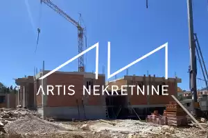 ZADAR - DVOSOBAN STAN NA DRUGOM KATU S KROVNOM TERASOM