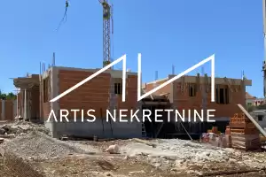 ZADAR - DVOSOBAN STAN NA DRUGOM KATU S KROVNOM TERASOM