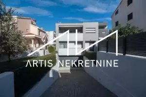 ZADAR - LUKSUZNA MODERNA VILA - 330 m2