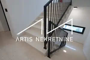 TOP LOCATION IN ZADAR (MOCIRE) THREE BEDROOM + LIVING ROOM APARTMENT WITH ROOF TERRACE