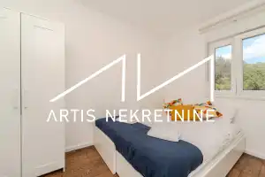 ZADAR - PLOVANIJA, MODERNO NAMJEŠTEN DVOSOBAN STAN, VELIKI VRT, NOVOGRADNJA