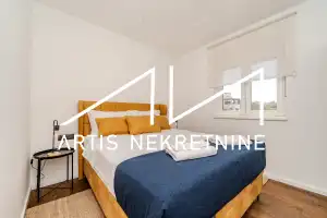 ZADAR - PLOVANIJA, MODERNO NAMJEŠTEN DVOSOBAN STAN, VELIKI VRT, NOVOGRADNJA