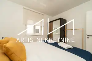 ZADAR - PLOVANIJA, MODERNO NAMJEŠTEN DVOSOBAN STAN, VELIKI VRT, NOVOGRADNJA