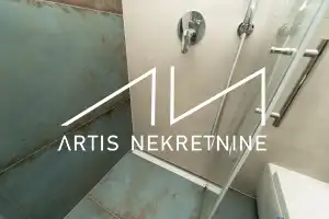 ZADAR - PLOVANIJA, MODERNO NAMJEŠTEN DVOSOBAN STAN, VELIKI VRT, NOVOGRADNJA