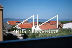Zadar; Vidikovac: Namješten i useljiv dvosoban stan s pogledom! 1. kat