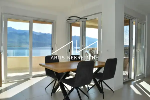 30 m od mora - Vinjerac: namješten apartman s neprocjenjivim pogledom!