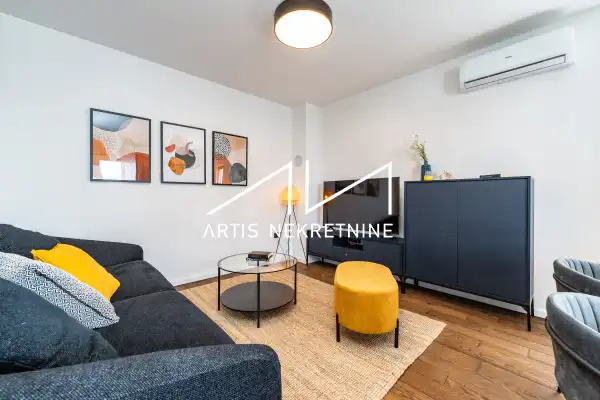 Dugoročni najam, dvosoban stan s velikim vrtom, potpuno namješteno