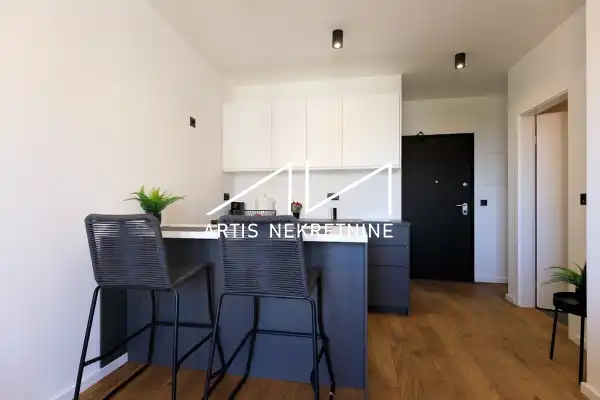 PRILIKA! NAMJEŠTEN I OPREMLJEN STAN, ODLIČNA LOKACIJA, ZADAR PLOVANIJA (prodaja)