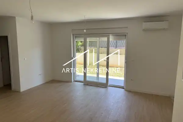 PRILIKA! ZADAR BULEVAR - NOVOGRADNJA! DVOSOBAN STAN U PRIZEMLJU S VELIKIM VRTOM
