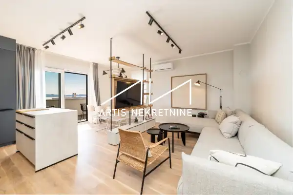 ZADAR, LUKSUZAN PENTHOUSE, MIRNA LOKACIJA, KROVNA TERASA, POGLED NA MORE, MODERNO NAMJEŠTEN I OPREMLJEN