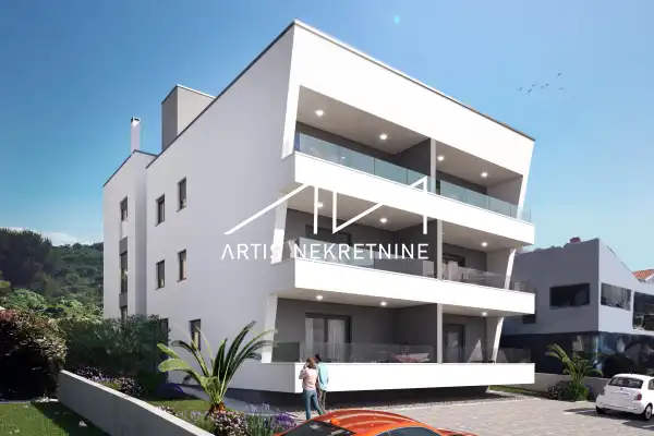 ZADAR - DIKLOVAC: PENTHOUSE, KROVNA TERASA, LIFT, POGLED!