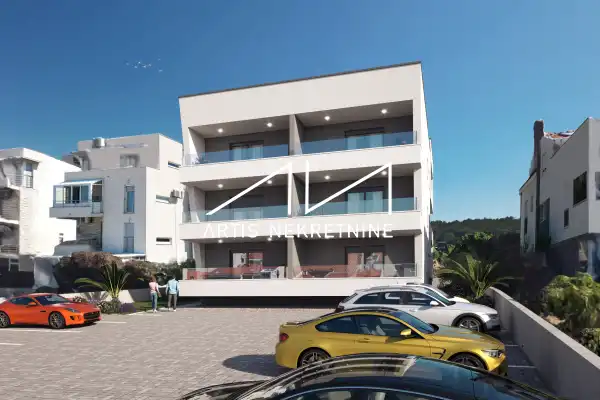 ZADAR - DIKLOVAC: PENTHOUSE, KROVNA TERASA, LIFT, POGLED!