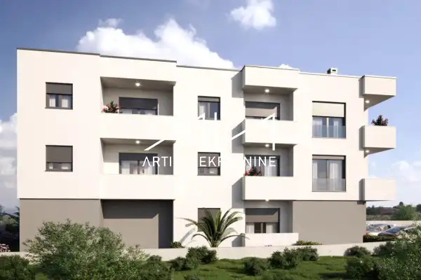 ZADAR-NOVI BOKANJAC: JEDNOSOBAN STAN 2. KAT! 2 NATKRIVENA PARKINGA